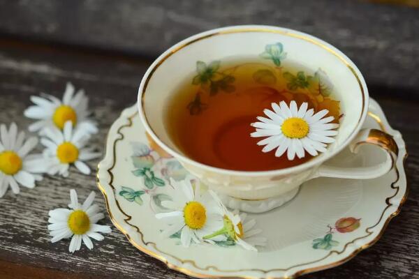 菊花茶什么季節(jié)喝，最適合在夏秋兩季飲用