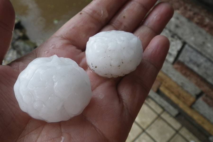 經常發生冰雹災害的地區有什么氣候特點？